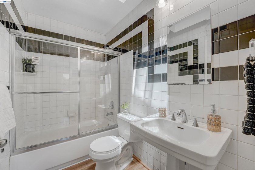 Modern comfort, thoughtful updates, and plenty of space to make - photo 39