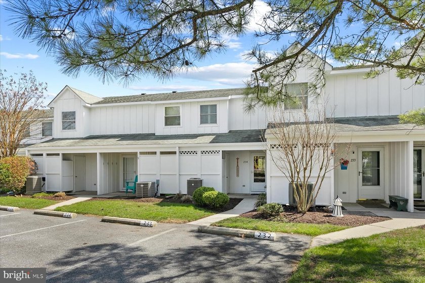 Tucked within the sought-after community of Mallard Lakes, just - photo 3
