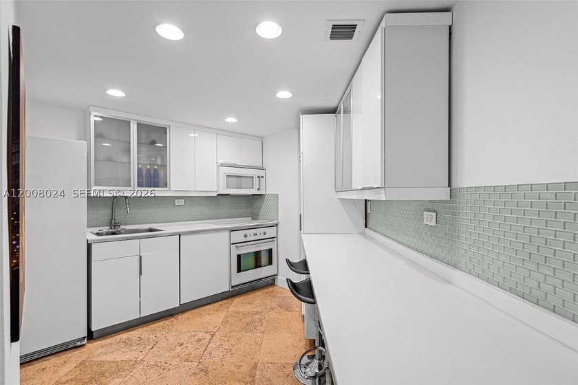 Experience true Brickell living in this exceptional unit - photo 10