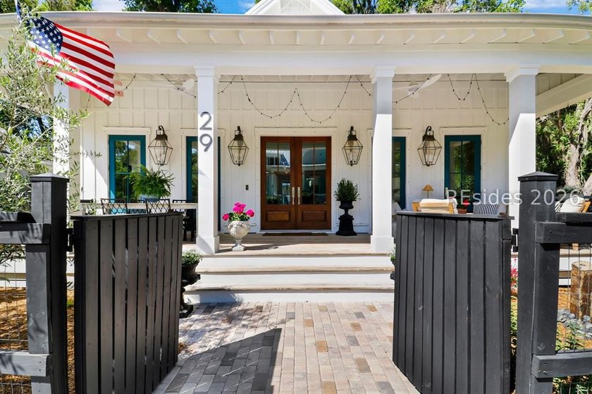A storybook cottage in the heart of downtown Bluffton, this - photo 3
