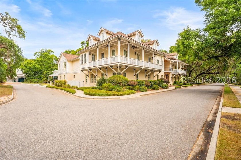 Welcome home to this luxurious lock-and-leave condominium in - photo 2