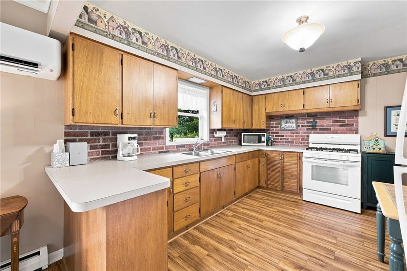 Welcome to the home you've been waiting for! Situated scenically - photo 12