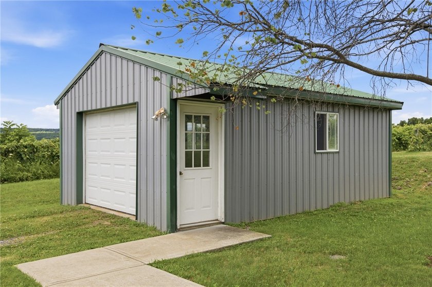Welcome to the home you've been waiting for! Situated scenically - photo 31