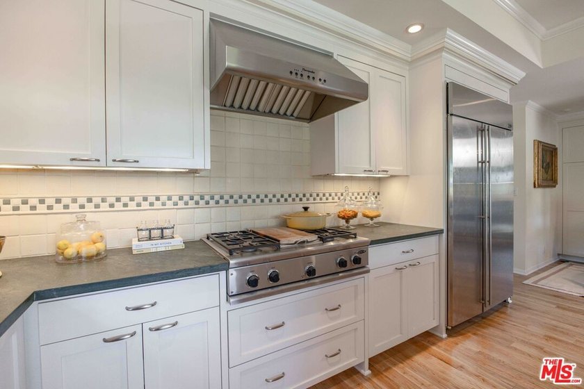 Welcome home to this truly one of a kind Silver Lake home - photo 31
