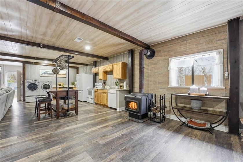 Extraordinary 15-acre Kansas City, Kansas estate featuring a - photo 6