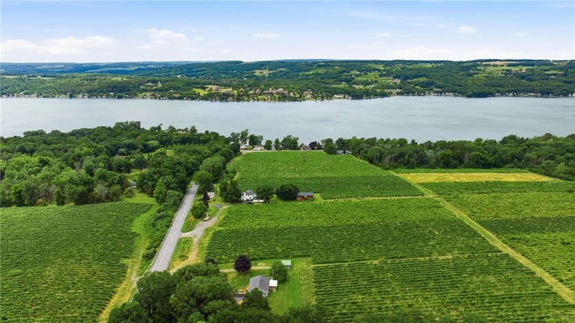 Welcome to the home you've been waiting for! Situated scenically - photo 40