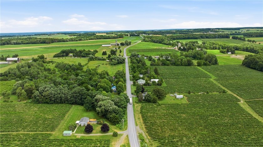 Welcome to the home you've been waiting for! Situated scenically - photo 42