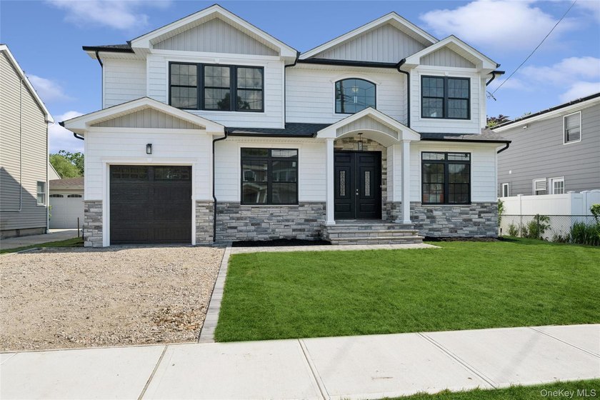 Brand-New Custom Colonial in the Heart of Merrick - Move-In - photo 2