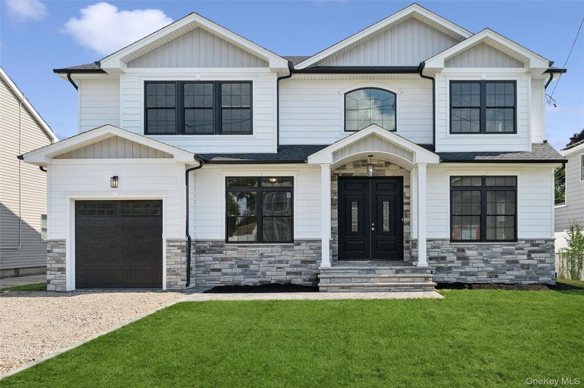Brand-New Custom Colonial in the Heart of Merrick - Move-In - photo 4