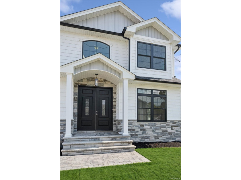 Brand-New Custom Colonial in the Heart of Merrick - Move-In - photo 6