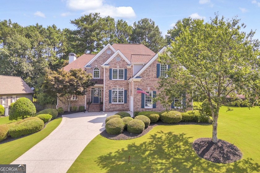 Welcome home to 1190 Lamont Circle. Nestled on a beautifully - photo 2
