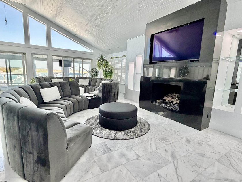 Experience the ultimate island lifestyle in your Contemporary - photo 8