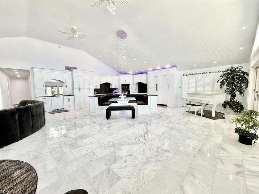 Experience the ultimate island lifestyle in your Contemporary - photo 9