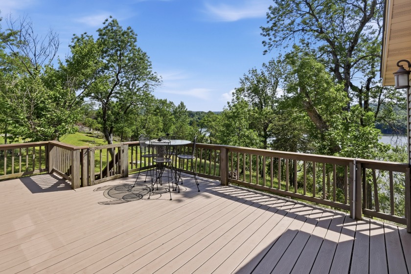 Beautiful Waterfront Home - photo 11