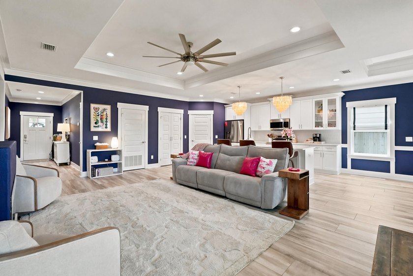 Welcome to the ''Pink Alligator''! This one owner home is - photo 7