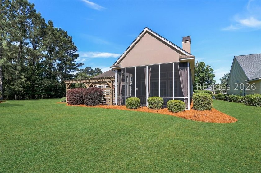 Welcome to 2 Crossings Blvd! Very nice, larger home with great - photo 2