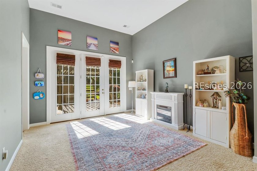 Welcome to 2 Crossings Blvd! Very nice, larger home with great - photo 10