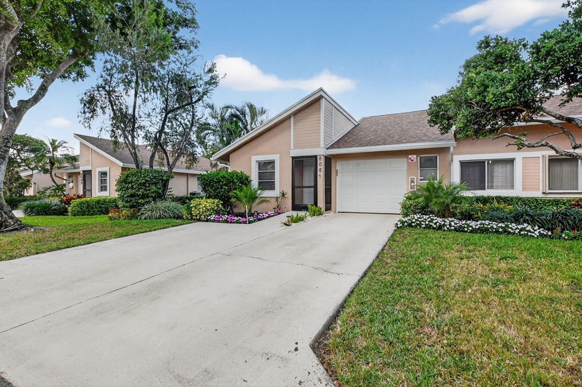 Experience Resort-Style Living! This meticulously 2-bed, 2-bath - photo 4