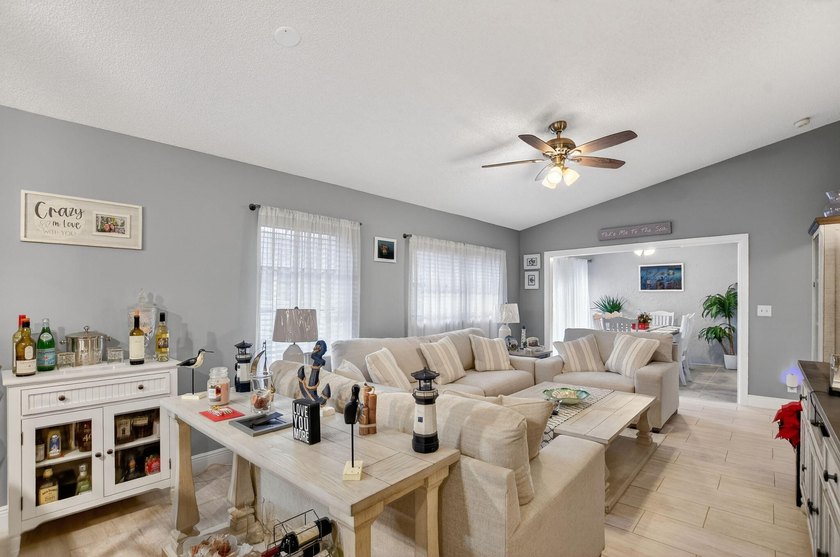 Experience Resort-Style Living! This meticulously 2-bed, 2-bath - photo 10