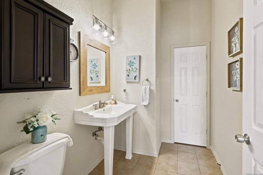 Luxury Living in The Terraces at Encino Park. Welcome to this - photo 25
