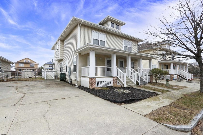 INCREDIBLE  POTENTIAL - nearby seasonal rentals have reportedly - photo 2