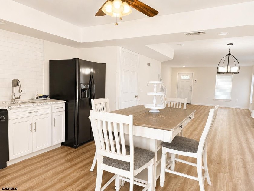 INCREDIBLE  POTENTIAL - nearby seasonal rentals have reportedly - photo 4