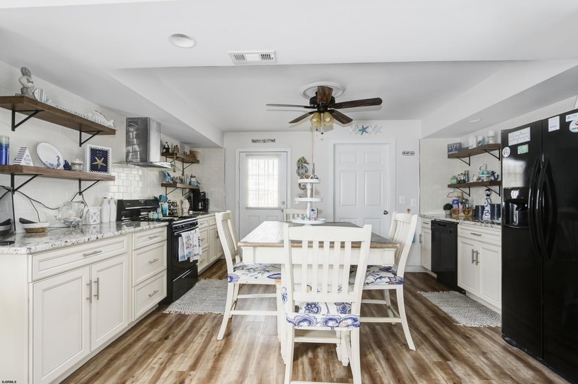 INCREDIBLE  POTENTIAL - nearby seasonal rentals have reportedly - photo 5