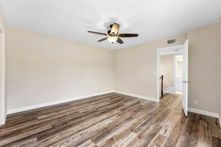 Welcome to Waterford Courtyards! This beautifully updated - photo 23