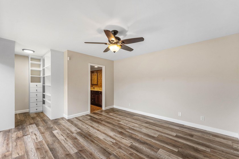 Welcome to Waterford Courtyards! This beautifully updated - photo 24