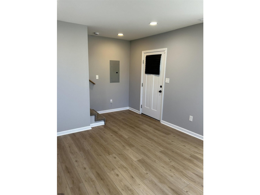 Welcome to 1405 N Ohio Ave in Venice Park neighborhood, a fully - photo 5