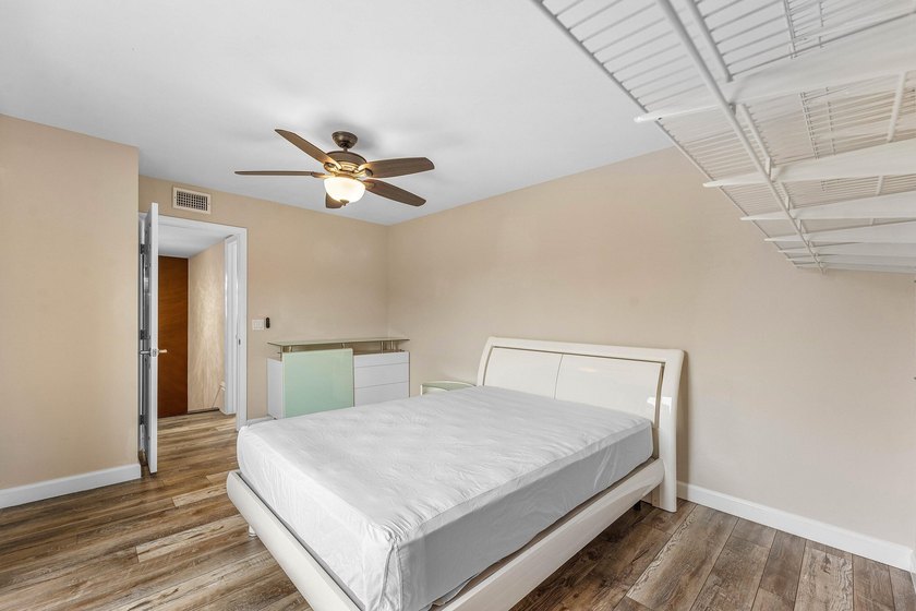 Welcome to Waterford Courtyards! This beautifully updated - photo 29
