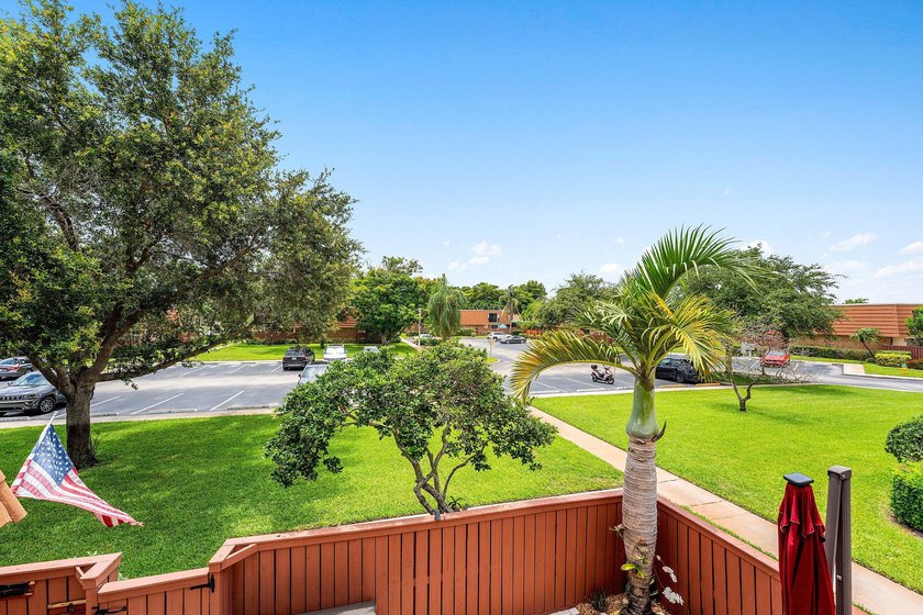 Welcome to Waterford Courtyards! This beautifully updated - photo 32