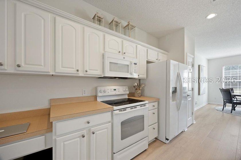 UNFURNISHED OR TOTALLY FURNISHED, your choice! The furnishings - photo 9