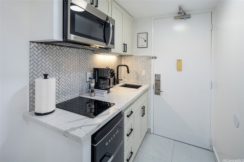 Turn key vacation rental. Nicely renovated, best location in the - photo 7