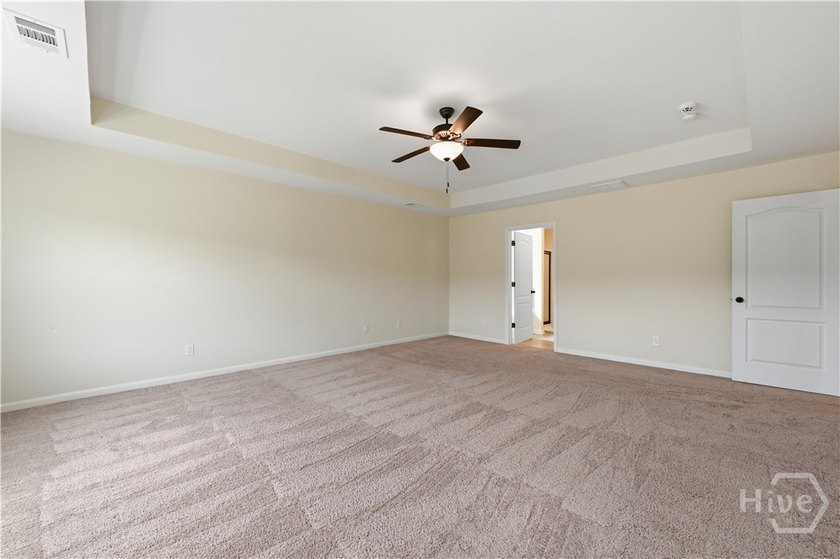 Offering space, thoughtful updates, and everyday convenience - photo 12