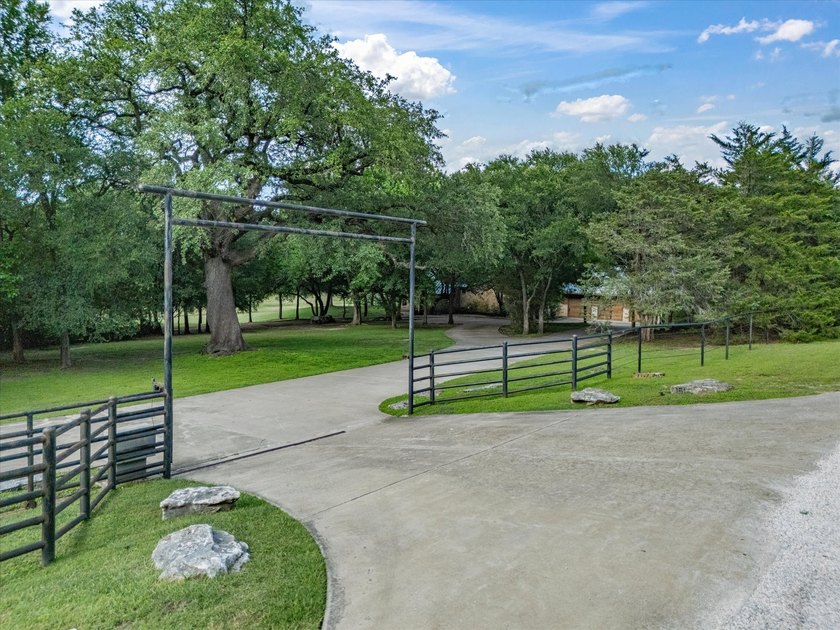 EXTRAORDINARY ALEDO ESTATE that so many have dreamt of owning is - photo 34