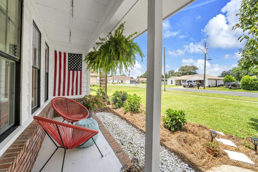 Perfectly positioned in the heart of Destin, this charming - photo 6
