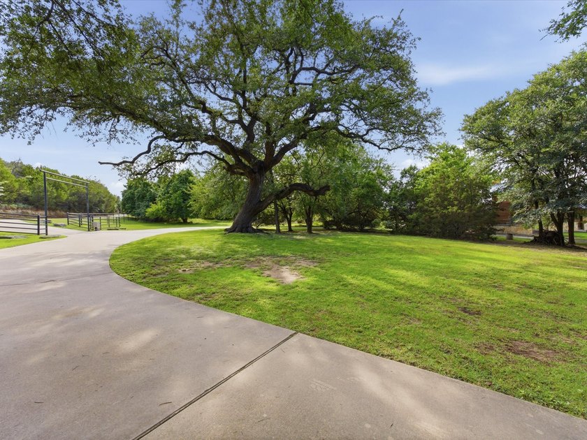EXTRAORDINARY ALEDO ESTATE that so many have dreamt of owning is - photo 36