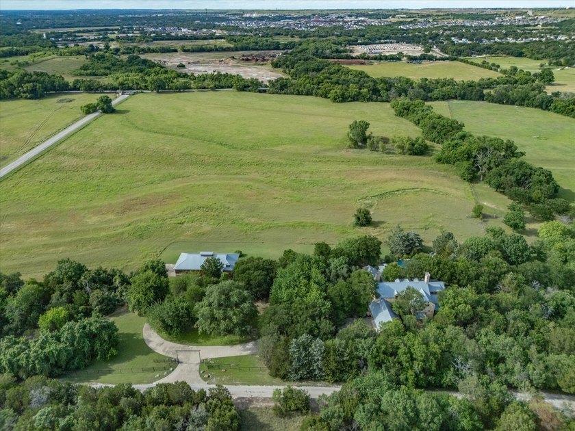 EXTRAORDINARY ALEDO ESTATE that so many have dreamt of owning is - photo 40