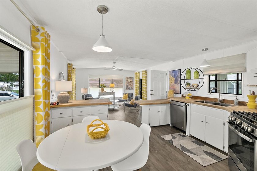 This is it! Sought-after Laurelwood Estates where there is NO - photo 8