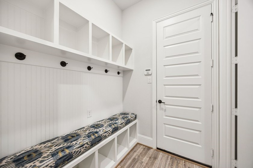 Welcome to 2700 Castlebridge in desired Waterford Point - The - photo 12
