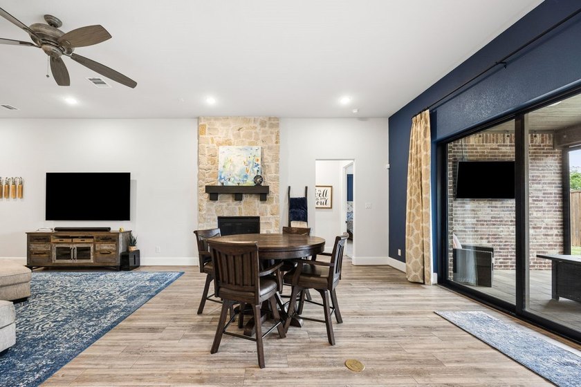 Welcome to 2700 Castlebridge in desired Waterford Point - The - photo 16