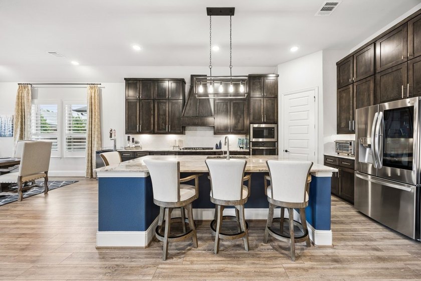 Welcome to 2700 Castlebridge in desired Waterford Point - The - photo 17