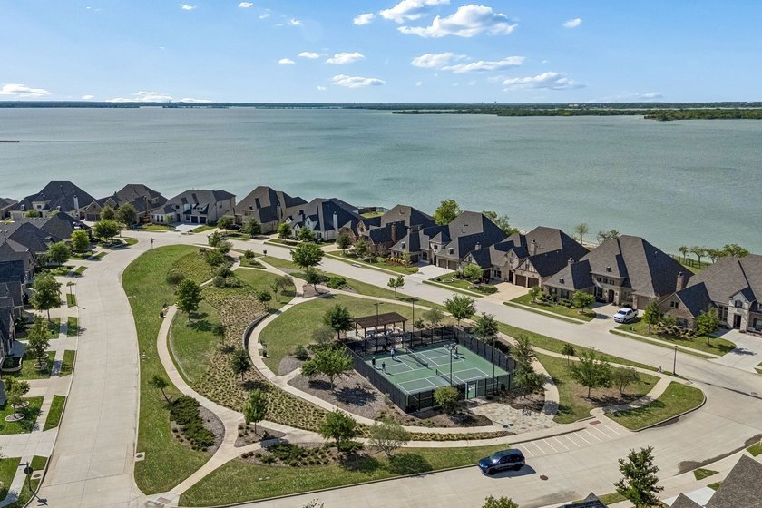Welcome to 2700 Castlebridge in desired Waterford Point - The - photo 37