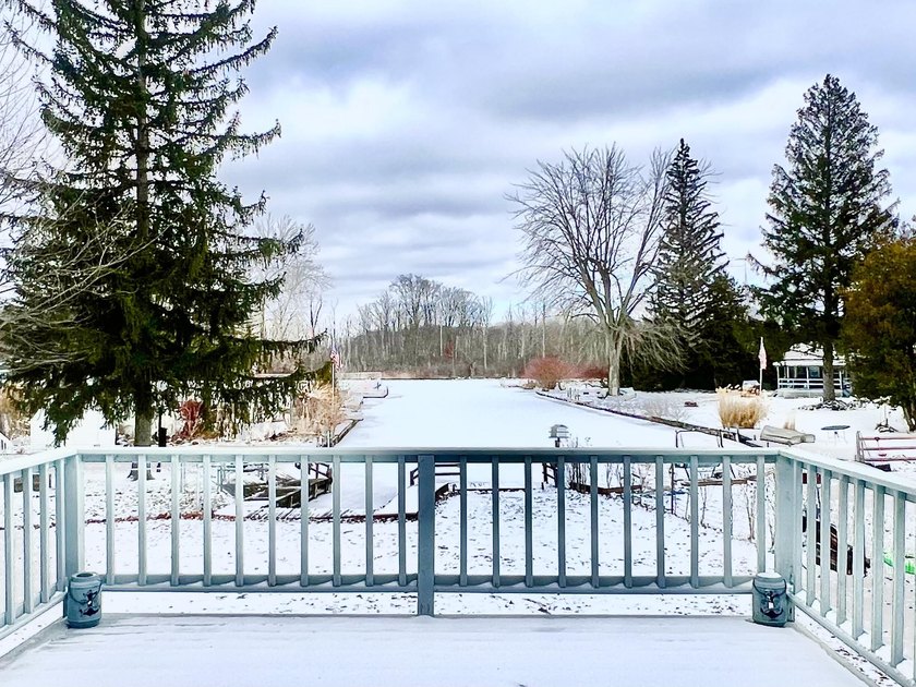 WATERFRONT LIVING ON BERRY LAKE! Experience the pinnacle of lake - photo 2