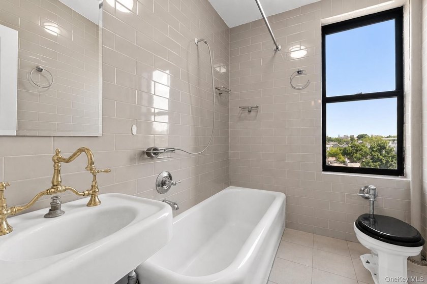Wake up to stunning Manhattan skyline views from this - photo 6