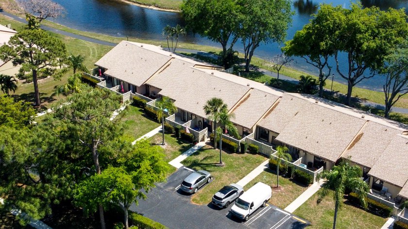 Amazing location on this water front villa. You can walk across - photo 3
