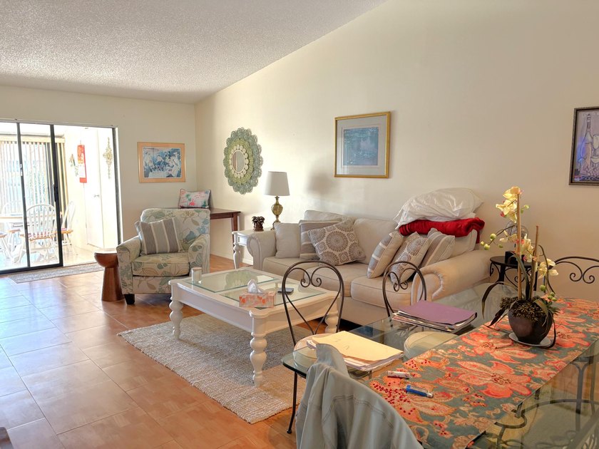 Amazing location on this water front villa. You can walk across - photo 5