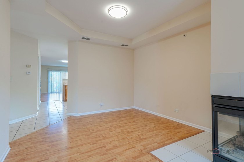 Welcome to this bright and spacious end-unit townhouse in the - photo 6