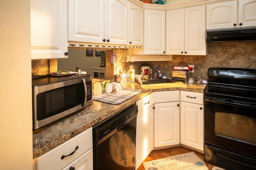 Amazing location on this water front villa. You can walk across - photo 9
